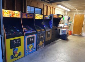 Games room - Quiet Cozy Central Valley Home Near Sequoia & Kings Canyon National Parks (Tulare)