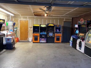 Games room - Quiet Cozy Central Valley Home Near Sequoia & Kings Canyon National Parks (Tulare)