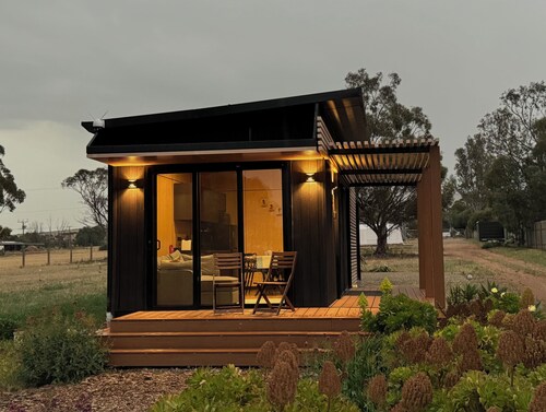 The Pink Lake Tiny House - 'Dandelion' - deluxe tiny house with pink lake views.