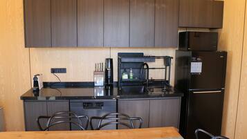 Fridge, microwave, dishwasher, coffee/tea maker