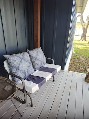 Terrace/patio - Home away from home... Cozy 1-bedroom house in awesome Clifton with AC (Clifton)