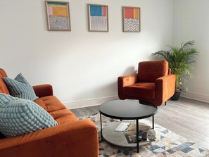 TV - Cozy Belfast Apartment with 2 Bedrooms (Belfast)