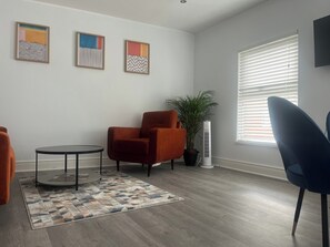 Interior - Cozy Belfast Apartment with 2 Bedrooms (Belfast)