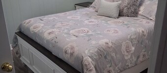 Cozy house, perfect location to explore Central NL and all it has to offer!!!