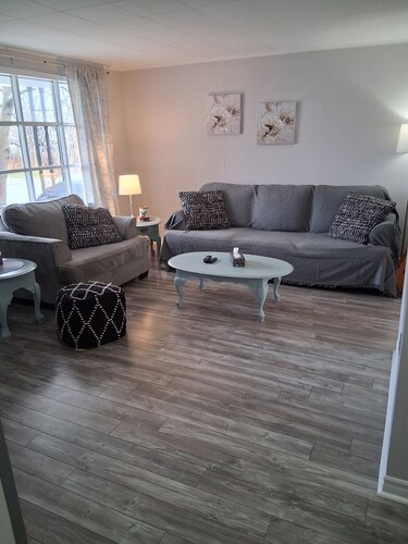 Cozy house, perfect location to explore Central NL and all it has to offer!!!