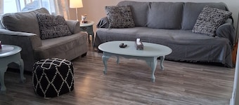 Cozy house, perfect location to explore Central NL and all it has to offer!!!