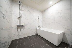 Premium Double Room | Bathroom | Hair dryer, slippers, towels, soap - MORASTAY (Busan)
