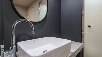 Premium Double Room | Bathroom