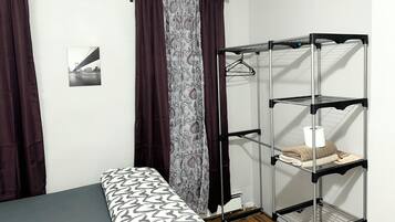 Habitación doble clásica | Cortinas blackout, tabla de planchar con plancha y wifi gratis