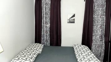 Habitación doble clásica | Cortinas blackout, tabla de planchar con plancha y wifi gratis