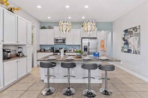 "Casa Cheri" Spacious 5-bedroom with pool - Close TO DISNEY and UNIVERSAL