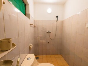 Comfort Double or Twin Room, Hill View | Bathroom - The Crown's Lodge Misty Hideaway  (Nuwara eliya)