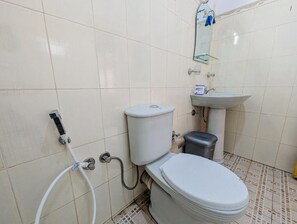 Chambre Double Deluxe, vue colline | Salle de bain | Chaussons