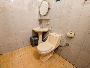 Comfort-Doppel- oder -Zweibettzimmer, Hügelblick | Badezimmer