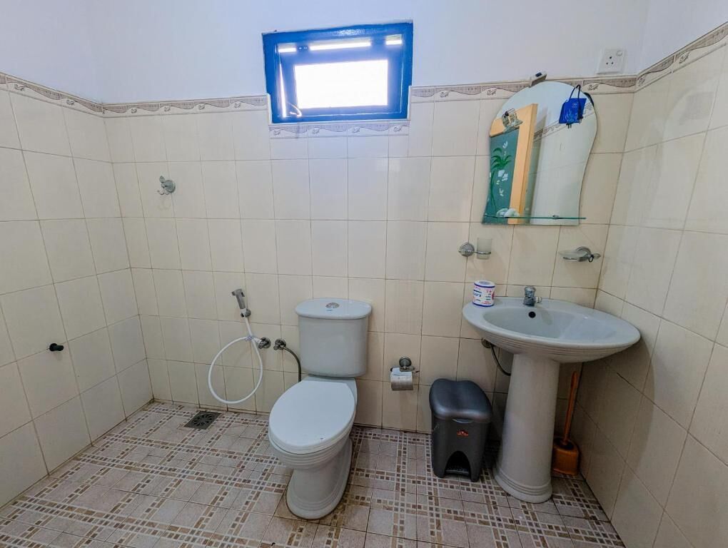 Deluxe dubbelrum - utsikt mot trädgården | Badrum