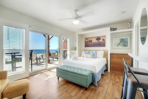 1 bedroom, iron/ironing board, free WiFi - Oceanfront Condo | Private Patio | Beach Access | BBQ (Carlsbad)
