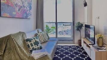 Apartment, 2 Bedrooms, City View | Living area