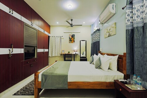 Cozy Apartment w/Living room,WIFI,Kitchen,Laundry & Parking in Velachery,Chennai