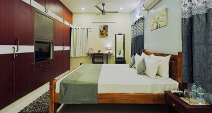 Cozy Apartment w/Living room,WIFI,Kitchen,Laundry & Parking in Velachery,Chennai