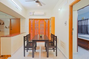 Dining - Cozy Apartment w/Living room,WIFI,Kitchen,Laundry & Parking in Velachery,Chennai (Chennai)
