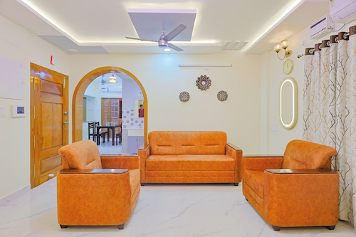 Cozy Apartment w/Living room,WIFI,Kitchen,Laundry & Parking in Velachery,Chennai