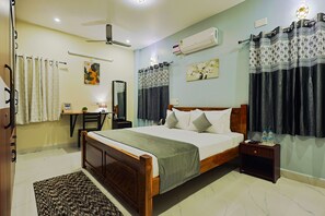 9 chambres, fer et planche à repasser, Wi-Fi, draps fournis