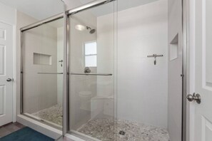 Hair dryer, towels - Turf & Tide: Rare Triple Crown Home – Near Beach (Solana Beach)