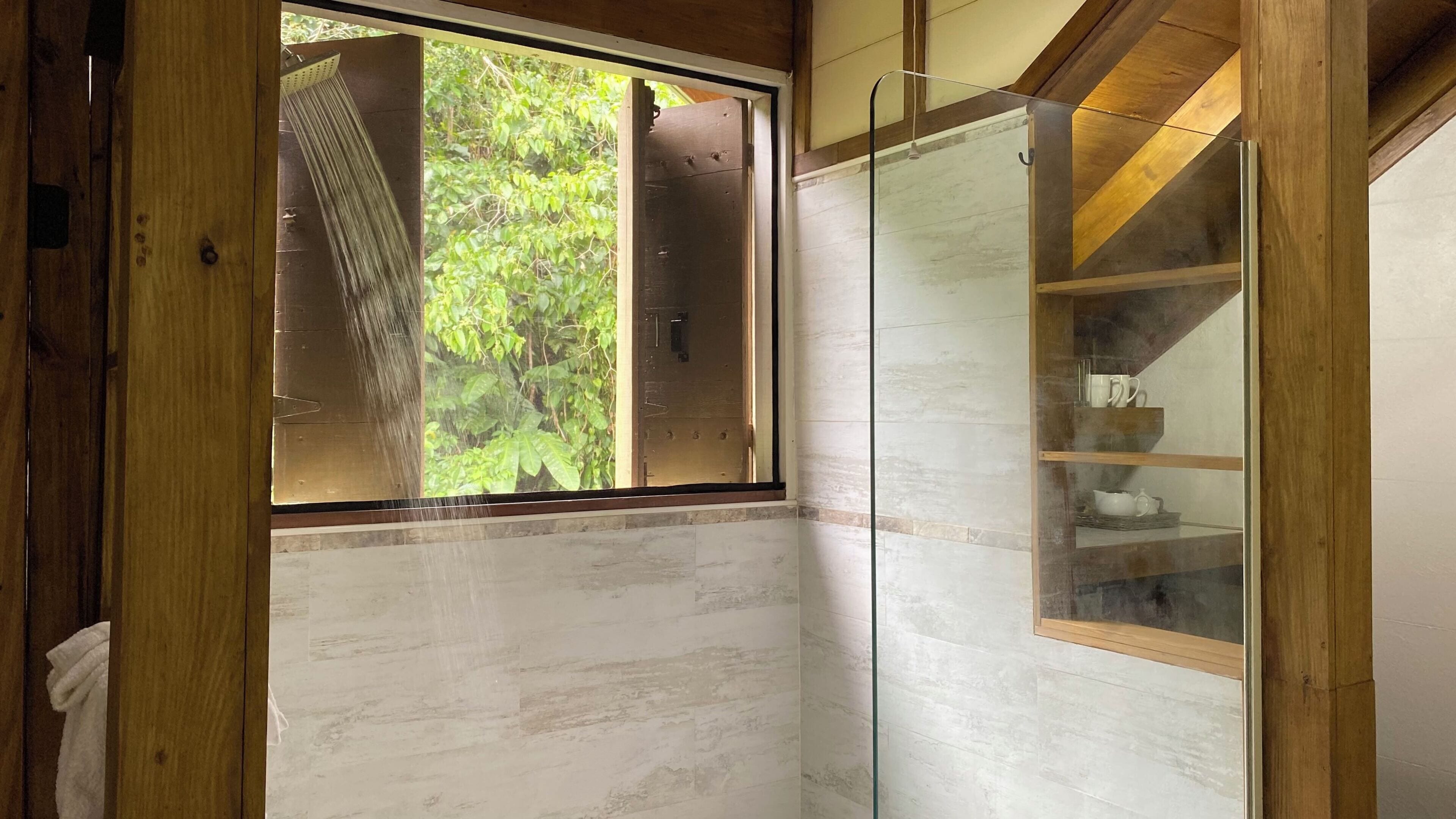 Deluxe Double Room, River View | Bathroom | Shower, free toiletries, towels, soap
