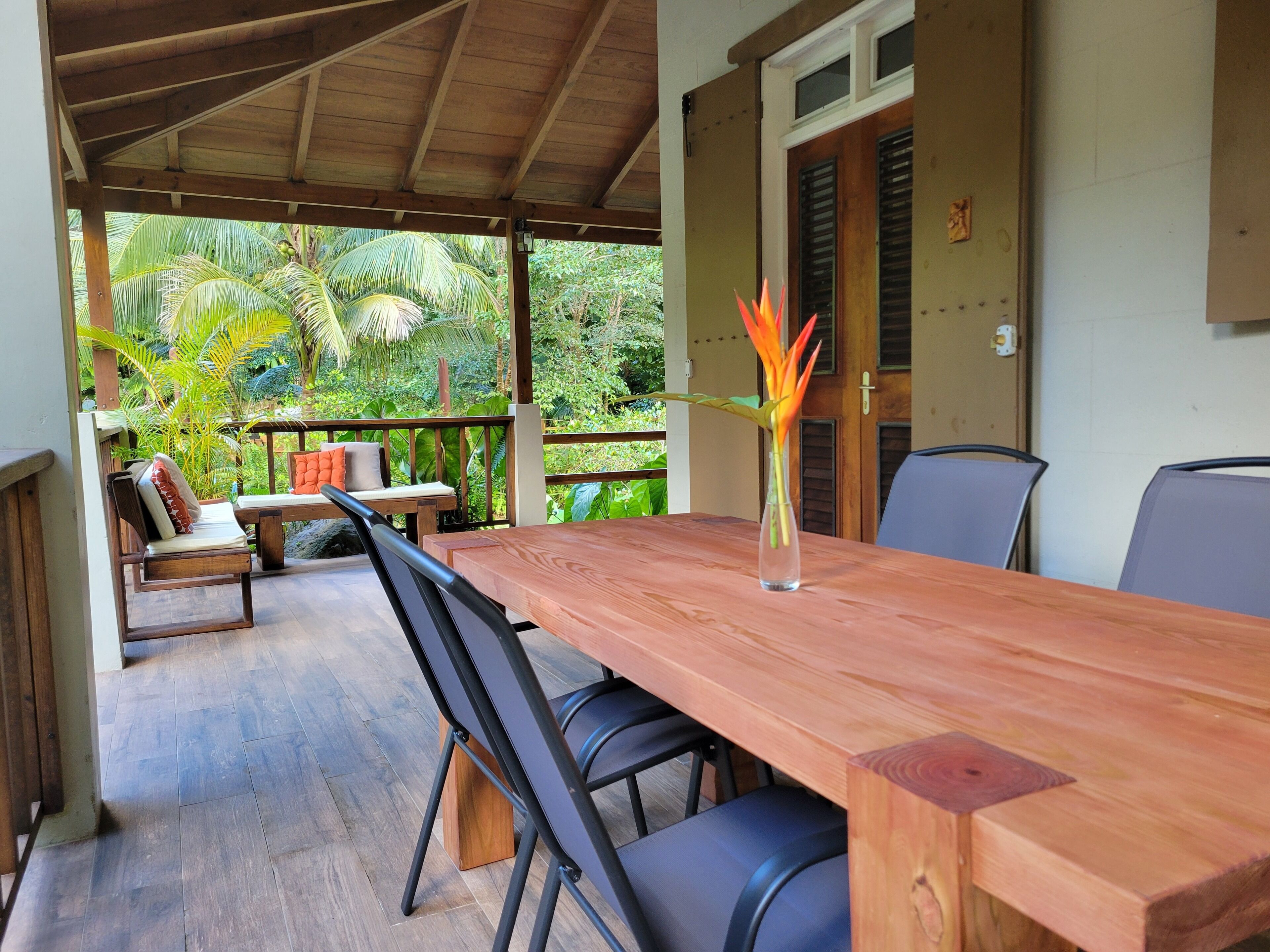 تناول الطعام بالخارج