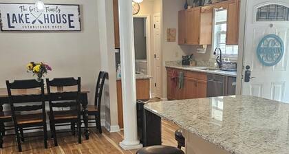 Beautiful views on Lake Wateree with large screened in porch, 3 bedroom, 2 bath.