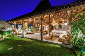 Outdoor dining - Tropical retreat connected 8bdrs villas in Bingin (kabupaten bandung)