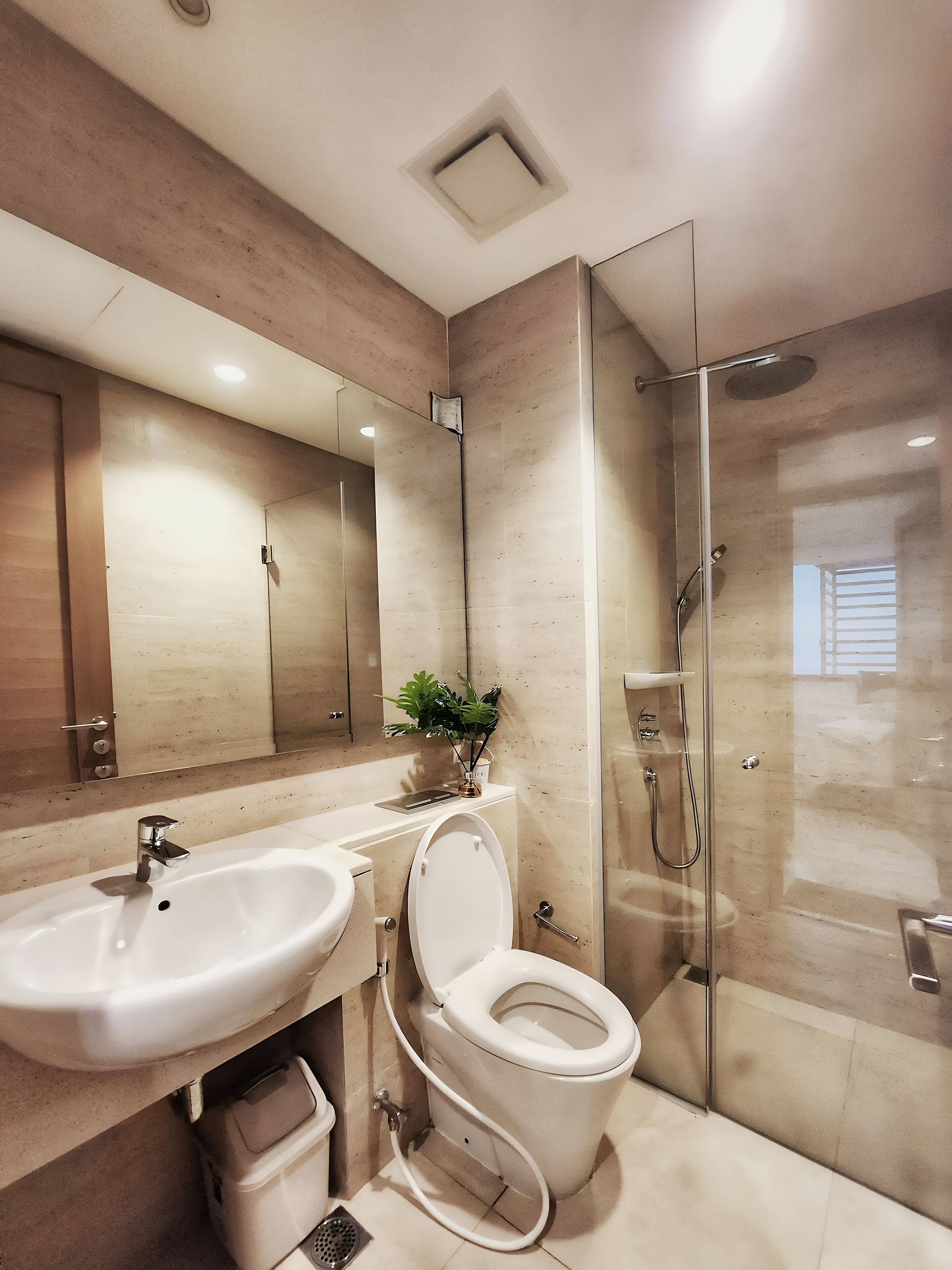 Apartment, 3 Bedrooms, City View | Bathroom | Shower, free toiletries, hair dryer, towels
