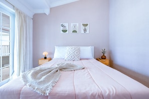 4 bedrooms, iron/ironing board, WiFi