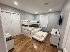 2 bedrooms, desk, iron/ironing board, free WiFi
