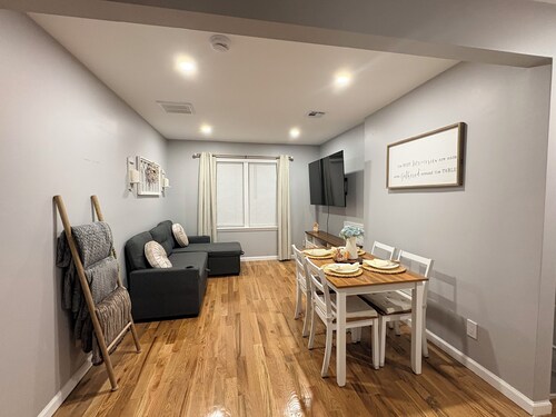 
Enjoy a comfortable 2-BDR Apt. in the heart of Woodbridge, NJ!