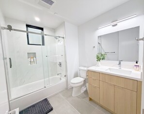 Bathroom - Brand New 3BR Home Fast WiFi • Parking • Near Pasadena (Pasadena)