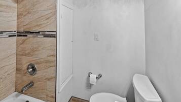 Jetted tub, hair dryer, bidet, towels