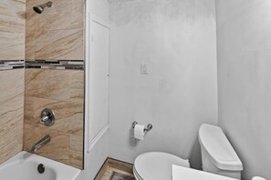 Jetted tub, hair dryer, bidet, towels