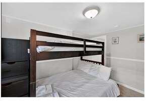 5 bedrooms, iron/ironing board, WiFi, bed sheets