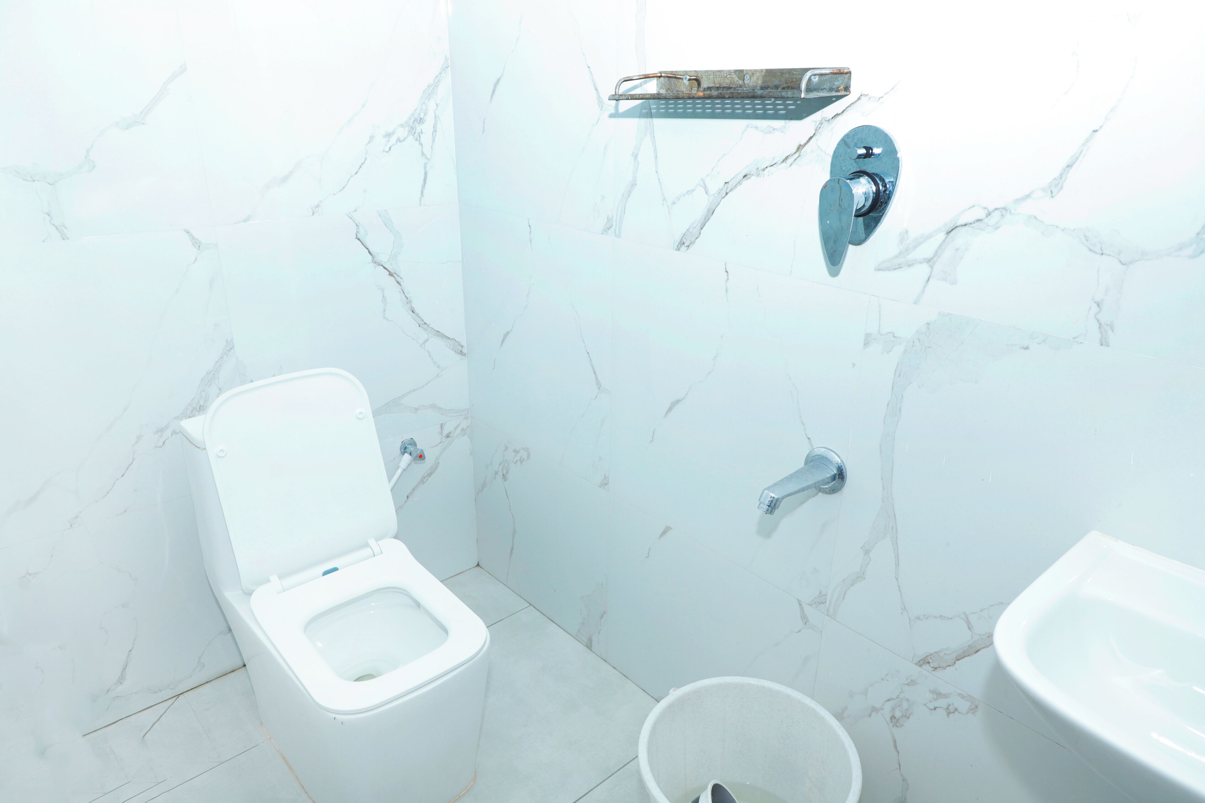 Familien-Suite, Nichtraucher | Badezimmer | Duschwanne, Handtücher, Seife, Shampoo