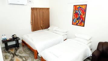 Family Suite, Non Smoking | Desk, laptop workspace, free WiFi