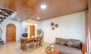 Villa, 2 chambres | Aire de séjour | Téléviseur à écran plat