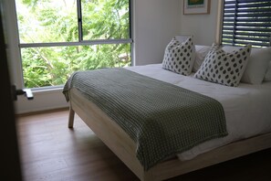 3 bedrooms, iron/ironing board, Internet, bed sheets - Thula Moya 
A Place to Exhale (Point Lookout)
