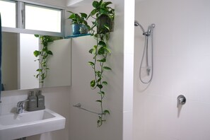 Bathroom - Thula Moya 
A Place to Exhale (Point Lookout)