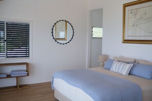 Room - Thula Moya 
A Place to Exhale (Point Lookout)