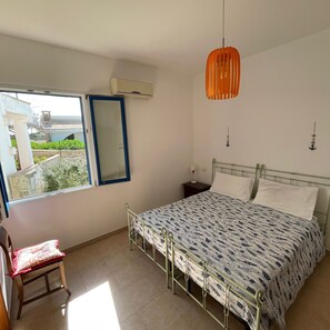 5 bedrooms, desk, travel cot, WiFi - Caputo villa with parking space and immense garden (Alliste)
