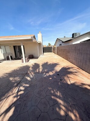 Terrace/patio - Perfect 4-bedroom house with AC in adorable Glendale (Glendale)