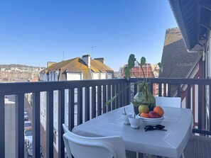 Outdoor dining - Apartment Ascot by Interhome (Deauville-Trouville)