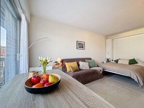 TV - Apartment Ascot by Interhome (Deauville-Trouville)