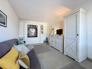 TV - Apartment Ascot by Interhome (Deauville-Trouville)